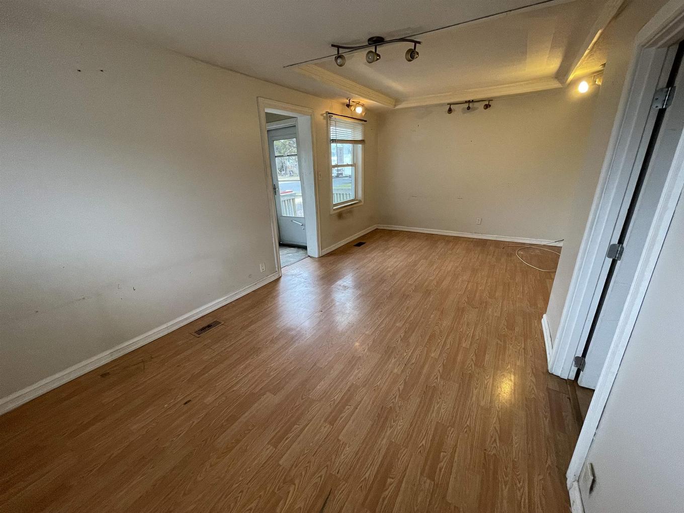 118 Mary Street East, Thunder Bay, ON - Indoor Photo Showing Other Room