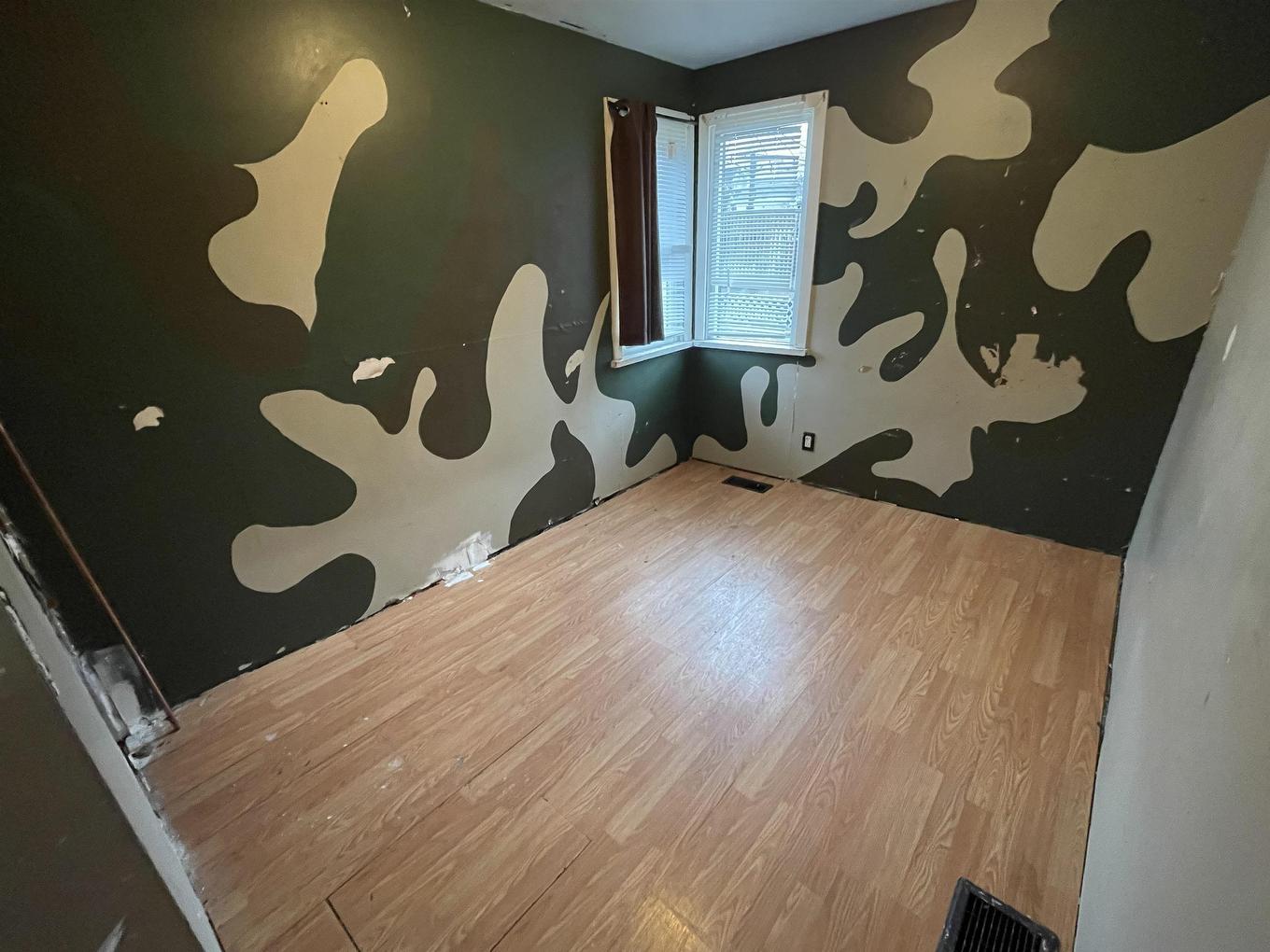 118 Mary Street East, Thunder Bay, ON - Indoor Photo Showing Other Room