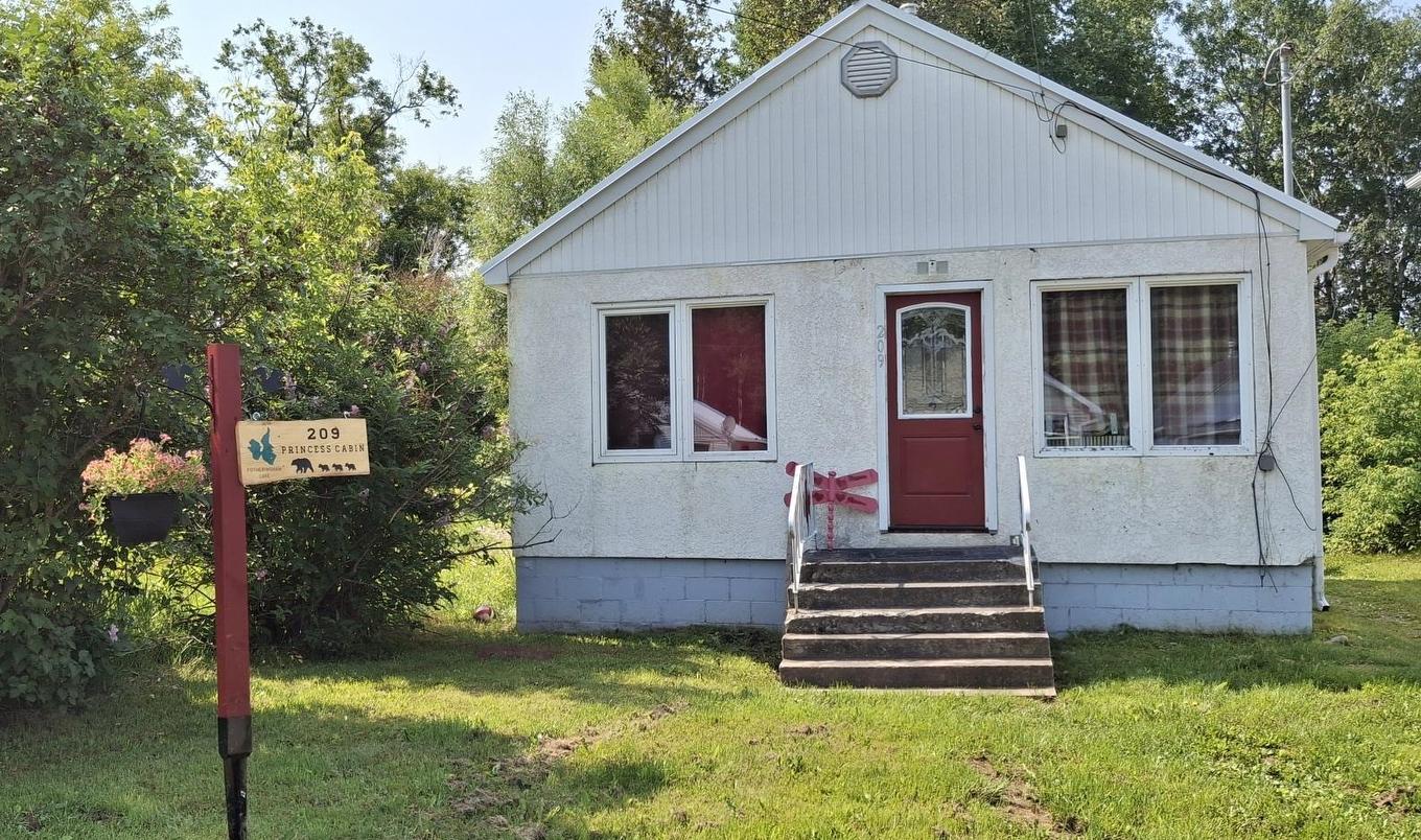 209 Fotheringham Avenue, Atikokan, ON - Outdoor