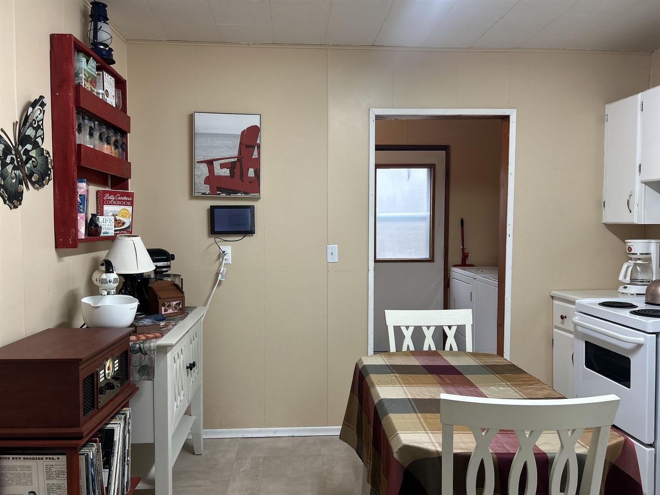 209 Fotheringham Avenue, Atikokan, ON - Indoor Photo Showing Kitchen