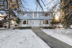 34 Birkenhead AVE Winnipeg, MB R3P 0P1