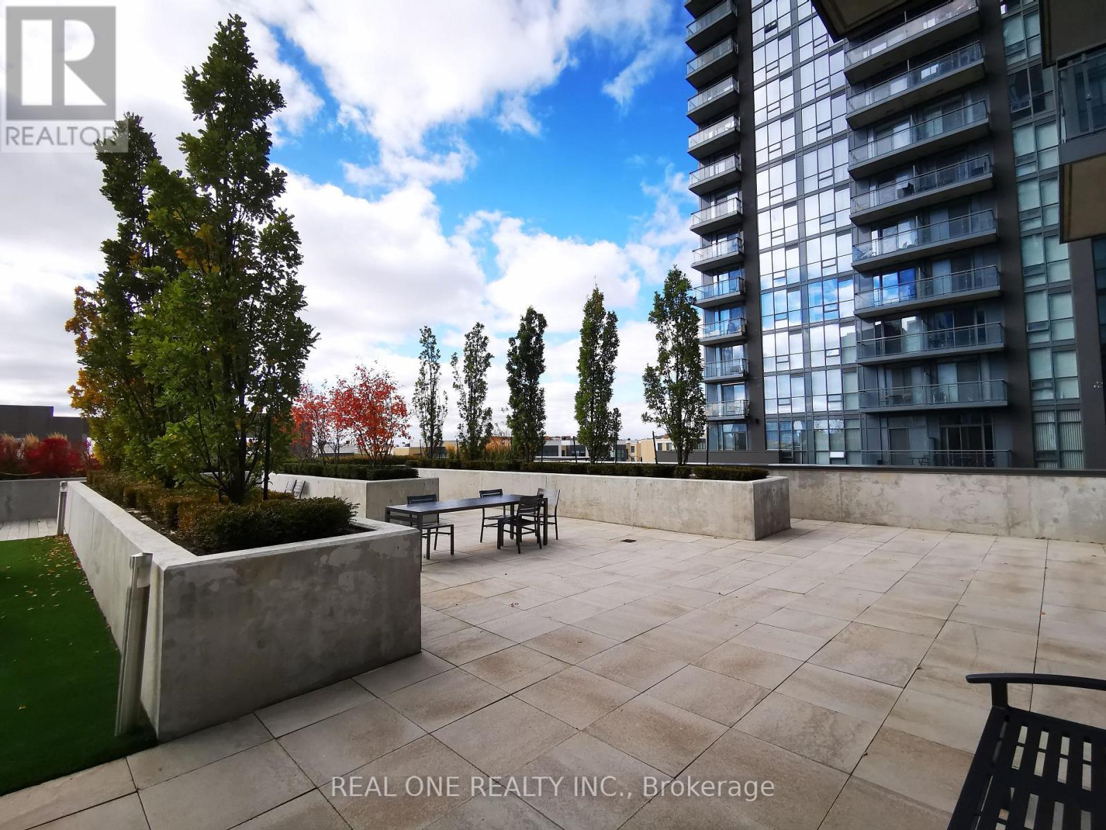 1915 - 5033 Four Springs Avenue, Mississauga, ON - Outdoor