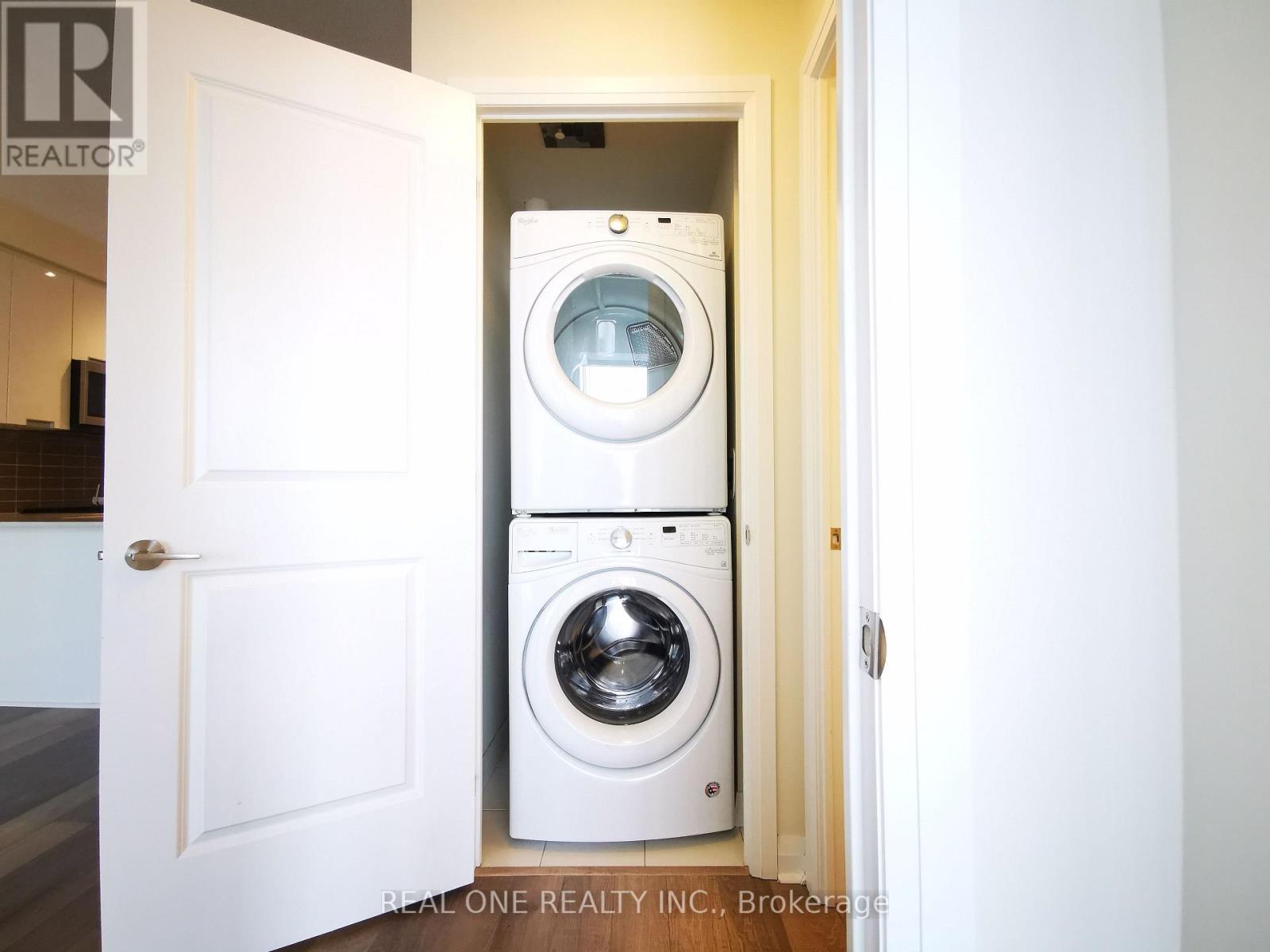 1915 - 5033 Four Springs Avenue, Mississauga, ON - Indoor Photo Showing Laundry Room