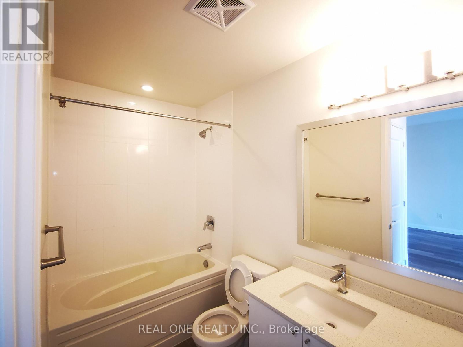 1915 - 5033 Four Springs Avenue, Mississauga, ON - Indoor Photo Showing Bathroom