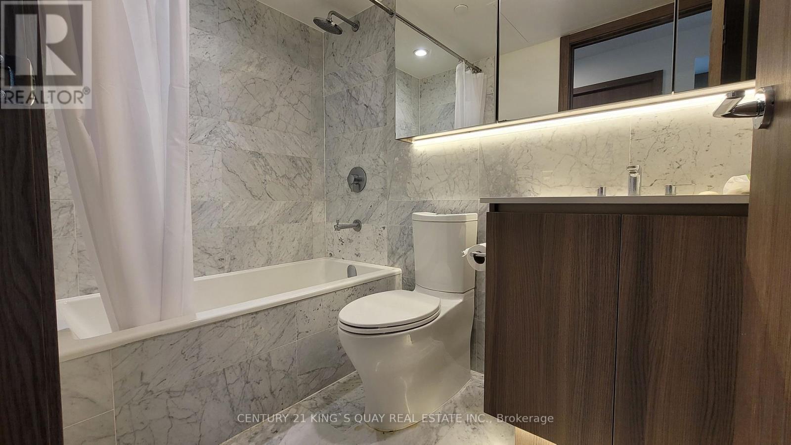1009 - 19 Bathurst Street, Toronto, ON - Indoor Photo Showing Bathroom