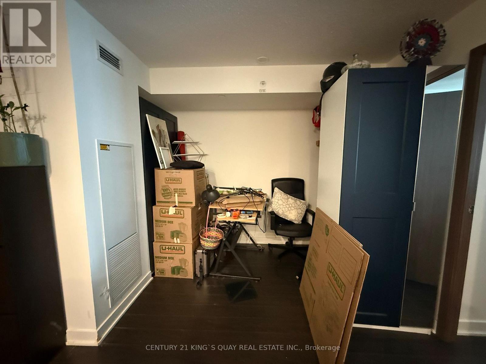 1009 - 19 Bathurst Street, Toronto, ON - Indoor