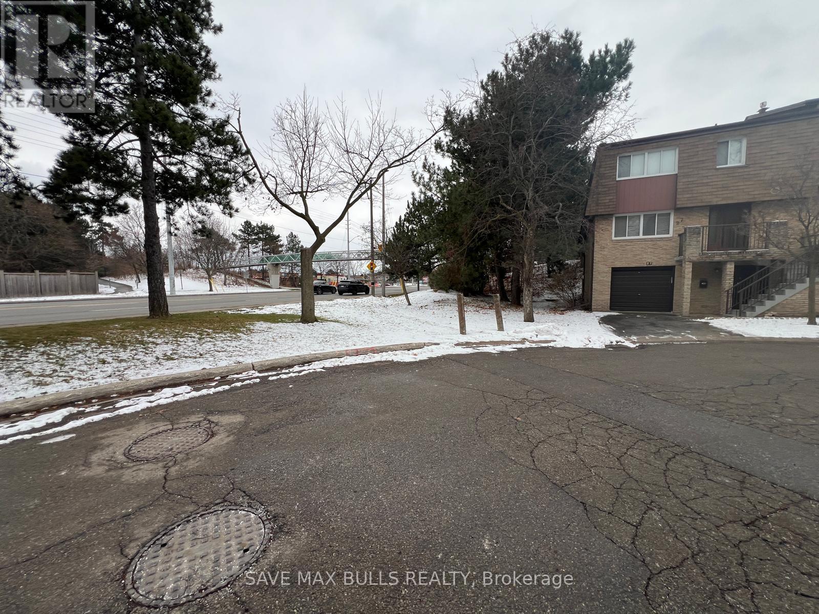 28 (Basement Studio) - 7030 Copenhagen Road, Mississauga, ON - Outdoor