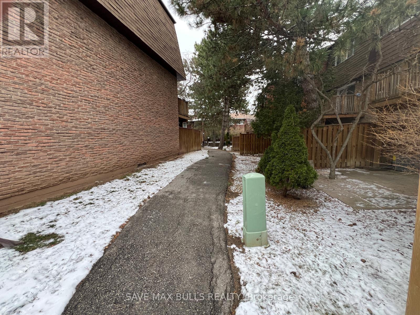 28 (Basement Studio) - 7030 Copenhagen Road, Mississauga, ON - Outdoor