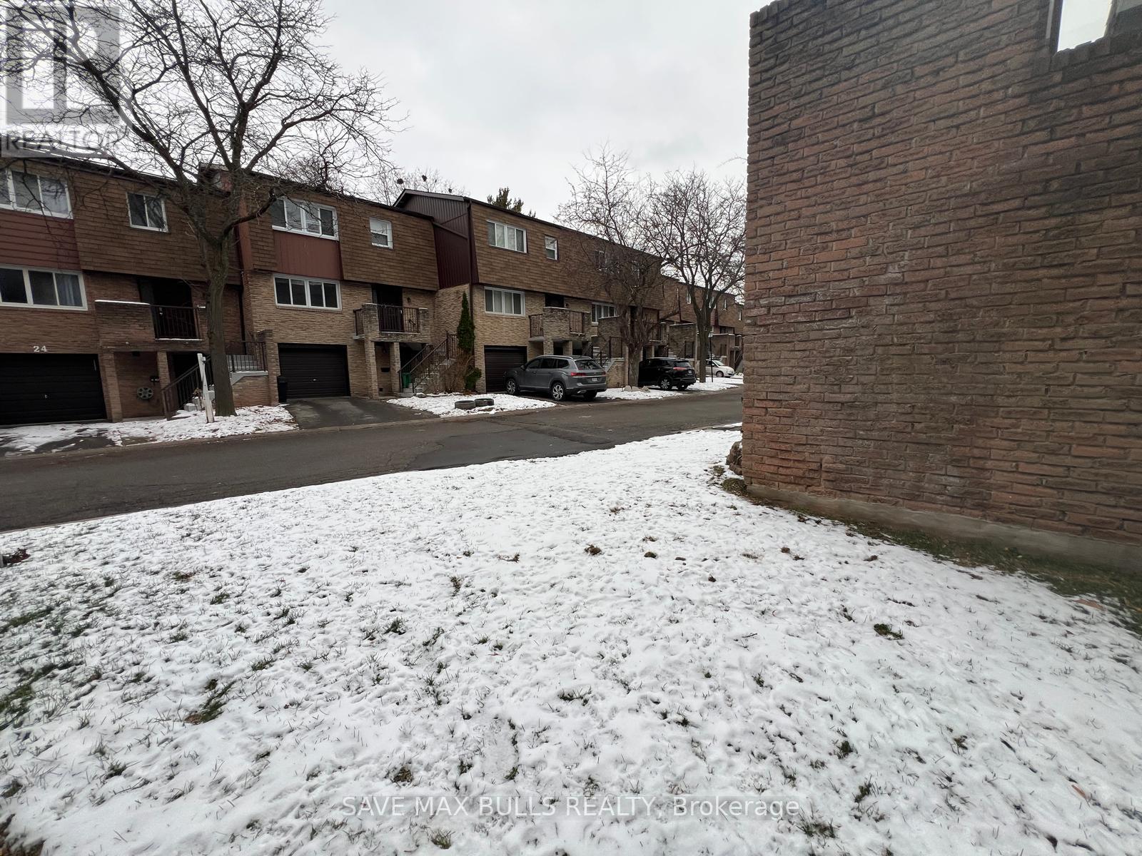 28 (Basement Studio) - 7030 Copenhagen Road, Mississauga, ON - Outdoor