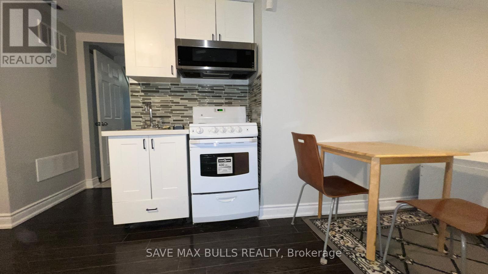 28 (Basement Studio) - 7030 Copenhagen Road, Mississauga, ON - Indoor Photo Showing Kitchen