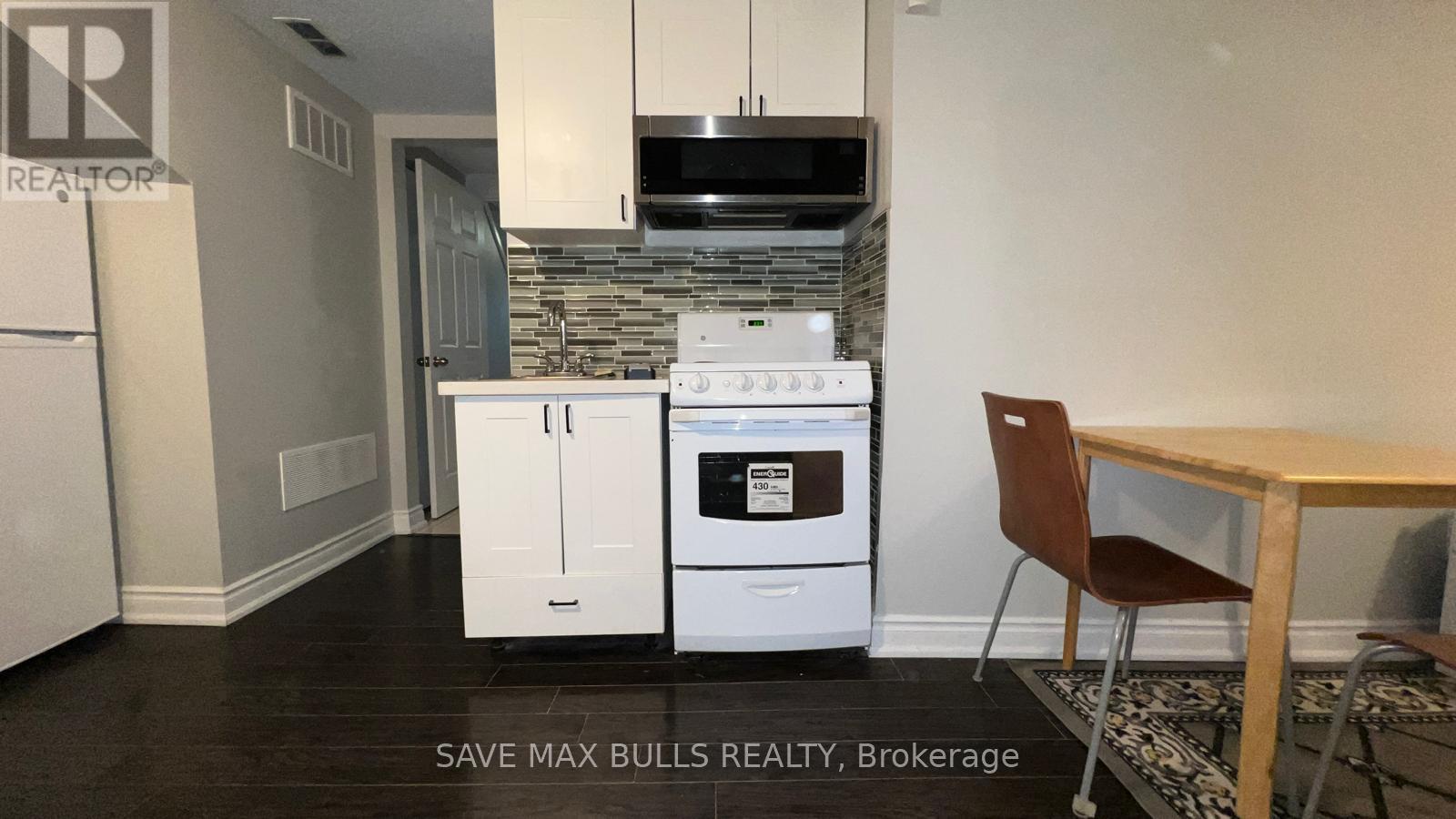 28 (Basement Studio) - 7030 Copenhagen Road, Mississauga, ON - Indoor Photo Showing Kitchen