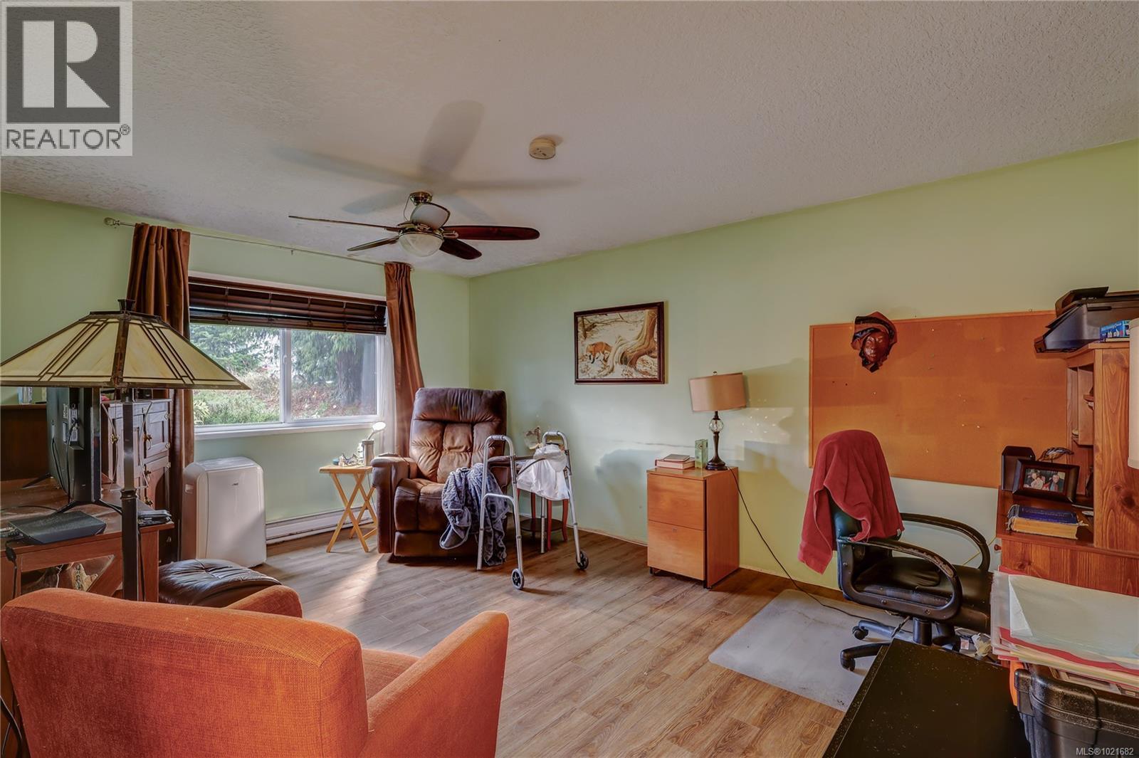 Living Room Lower - 118 Chantrells Pl, Nanaimo, BC - Indoor