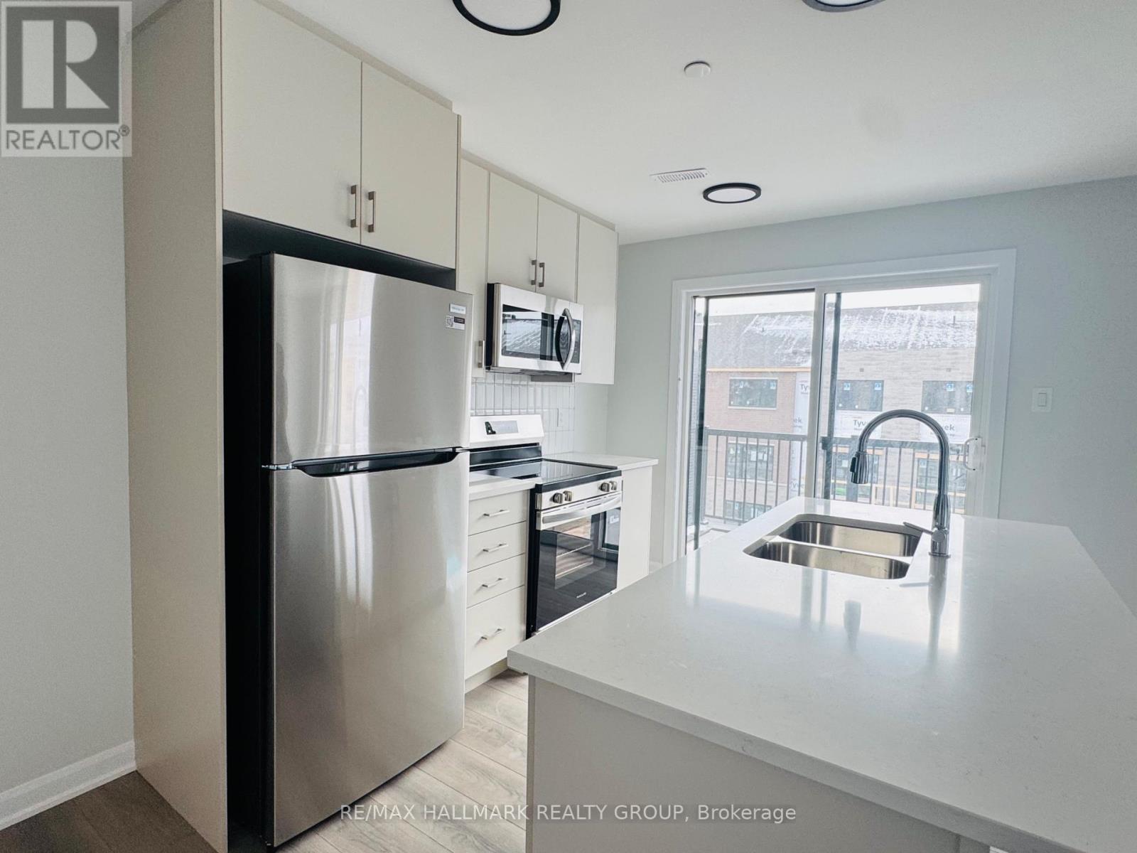 26 - 401 Glenroy Gilbert Drive, Ottawa, ON - Indoor Photo Showing Kitchen With Double Sink With Upgraded Kitchen
