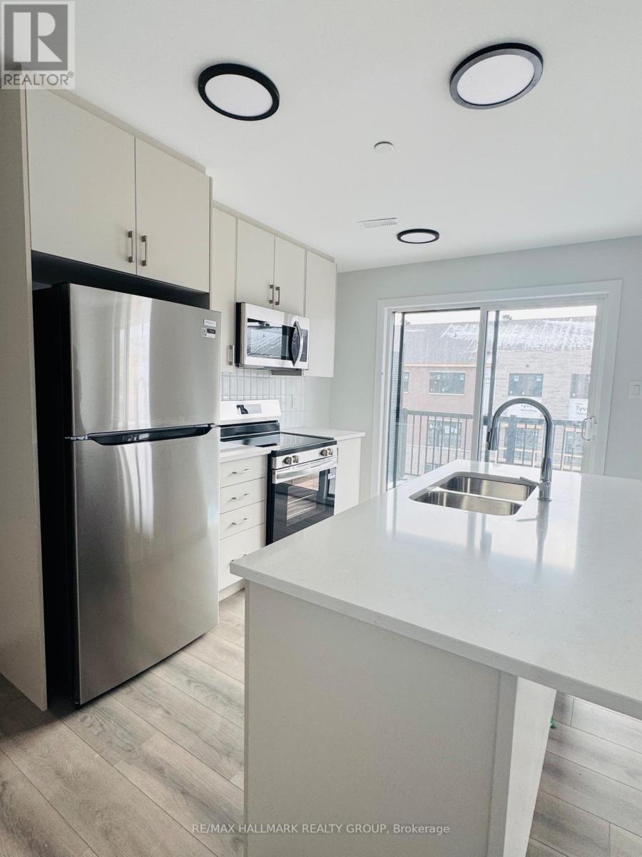 26 - 401 Glenroy Gilbert Drive, Ottawa, ON - Indoor Photo Showing Kitchen With Double Sink With Upgraded Kitchen