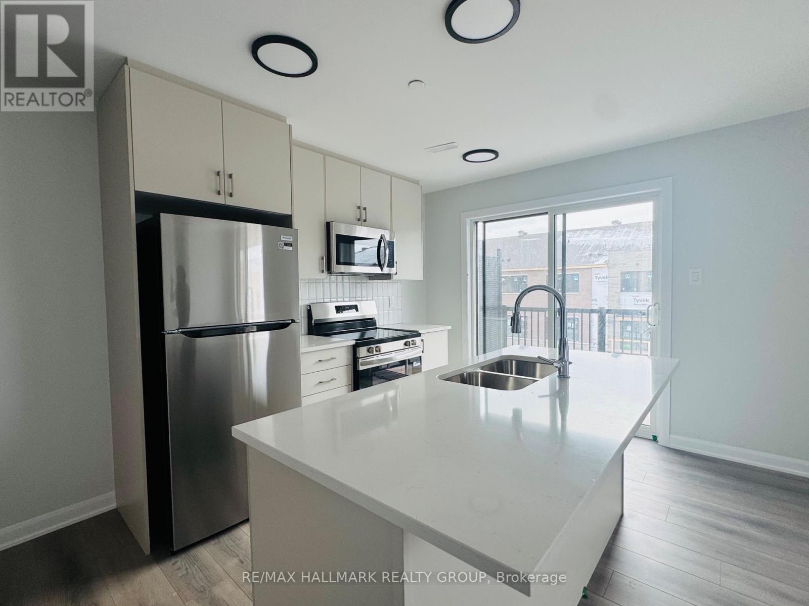 26 - 401 Glenroy Gilbert Drive, Ottawa, ON - Indoor Photo Showing Kitchen With Double Sink With Upgraded Kitchen