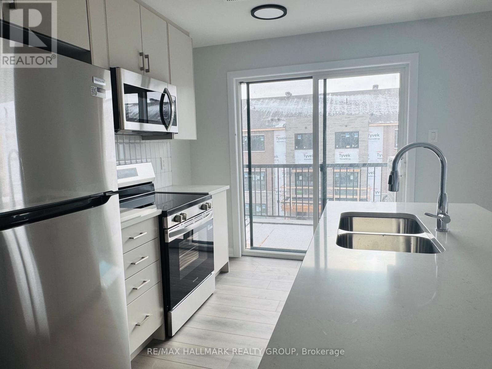 26 - 401 Glenroy Gilbert Drive, Ottawa, ON - Indoor Photo Showing Kitchen With Double Sink With Upgraded Kitchen