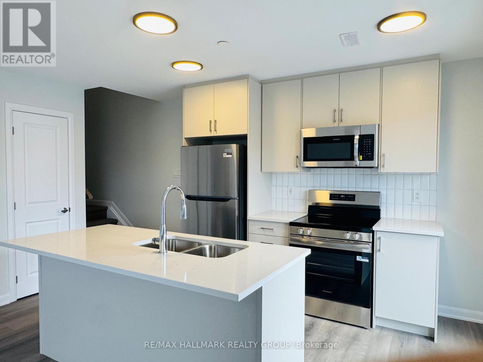 26 - 401 Glenroy Gilbert Drive, Ottawa, ON - Indoor Photo Showing Kitchen With Double Sink