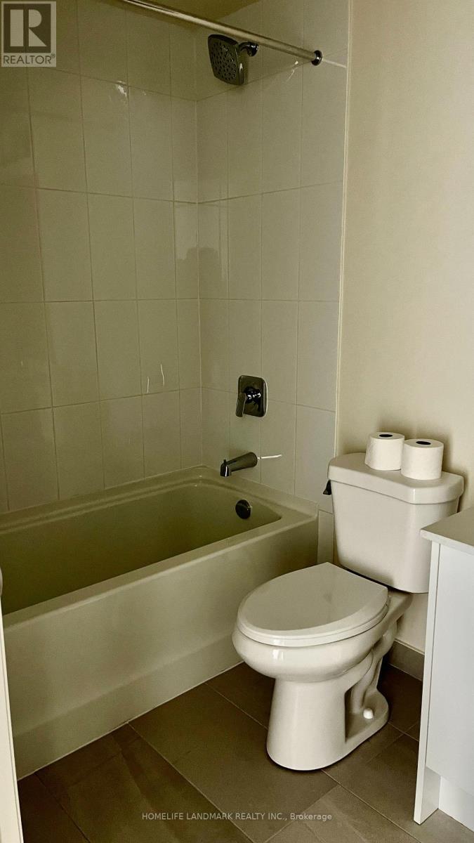 923 - 8960 Jane St Street, Vaughan, ON - Indoor Photo Showing Bathroom