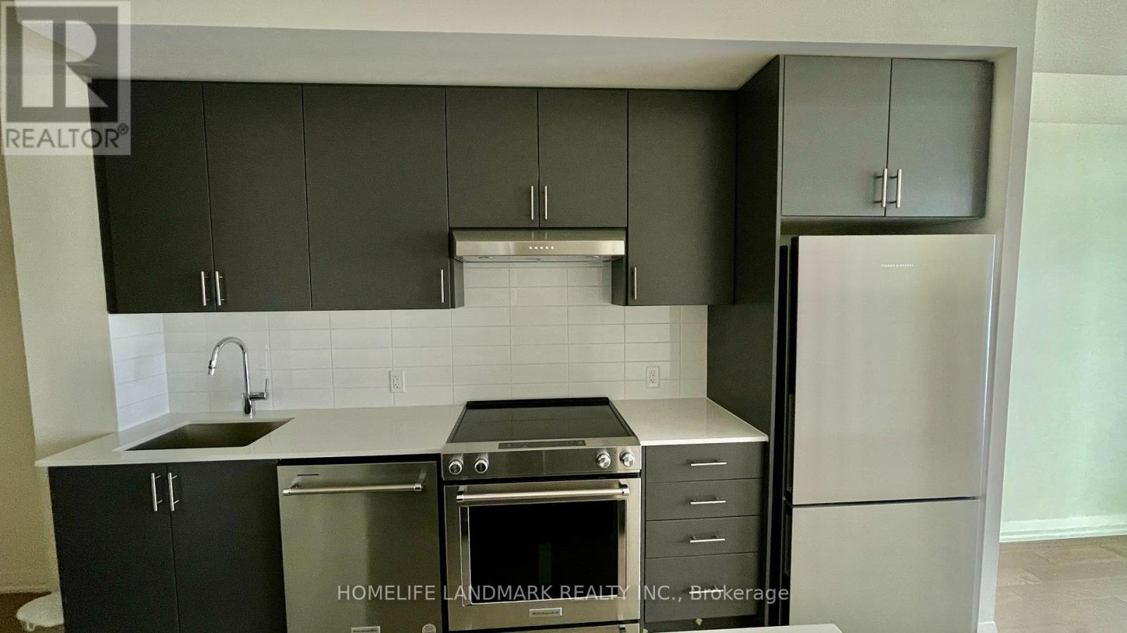 923 - 8960 Jane St Street, Vaughan, ON - Indoor Photo Showing Kitchen With Stainless Steel Kitchen