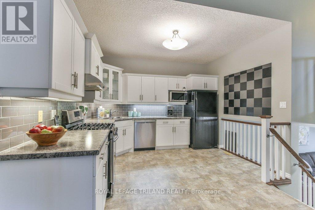 14 Alderwood Court, St. Thomas, ON - Indoor Photo Showing Kitchen