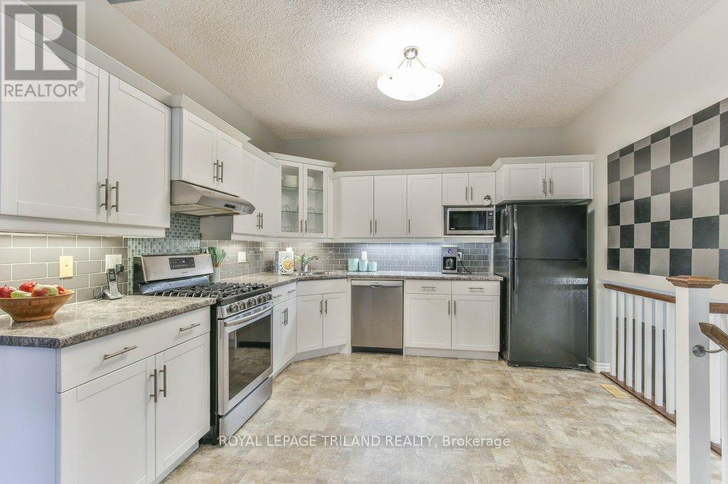 14 Alderwood Court, St. Thomas, ON - Indoor Photo Showing Kitchen