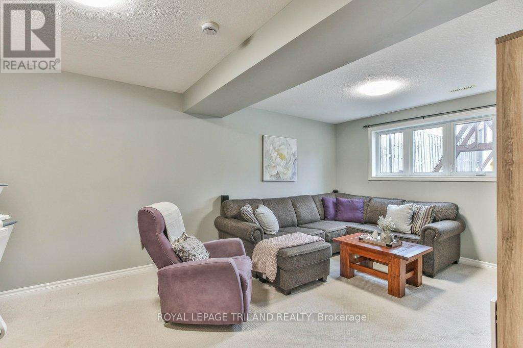14 Alderwood Court, St. Thomas, ON - Indoor Photo Showing Living Room