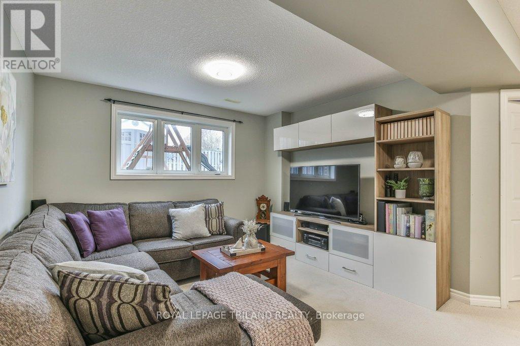 14 Alderwood Court, St. Thomas, ON - Indoor Photo Showing Living Room