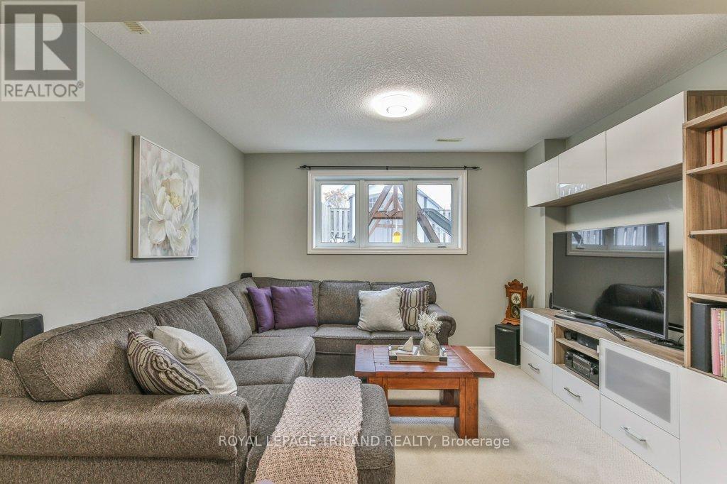 14 Alderwood Court, St. Thomas, ON - Indoor Photo Showing Living Room