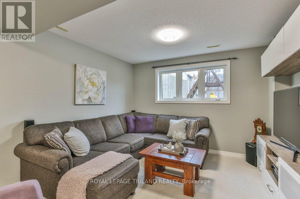14 Alderwood Court, St. Thomas, ON - Indoor Photo Showing Living Room