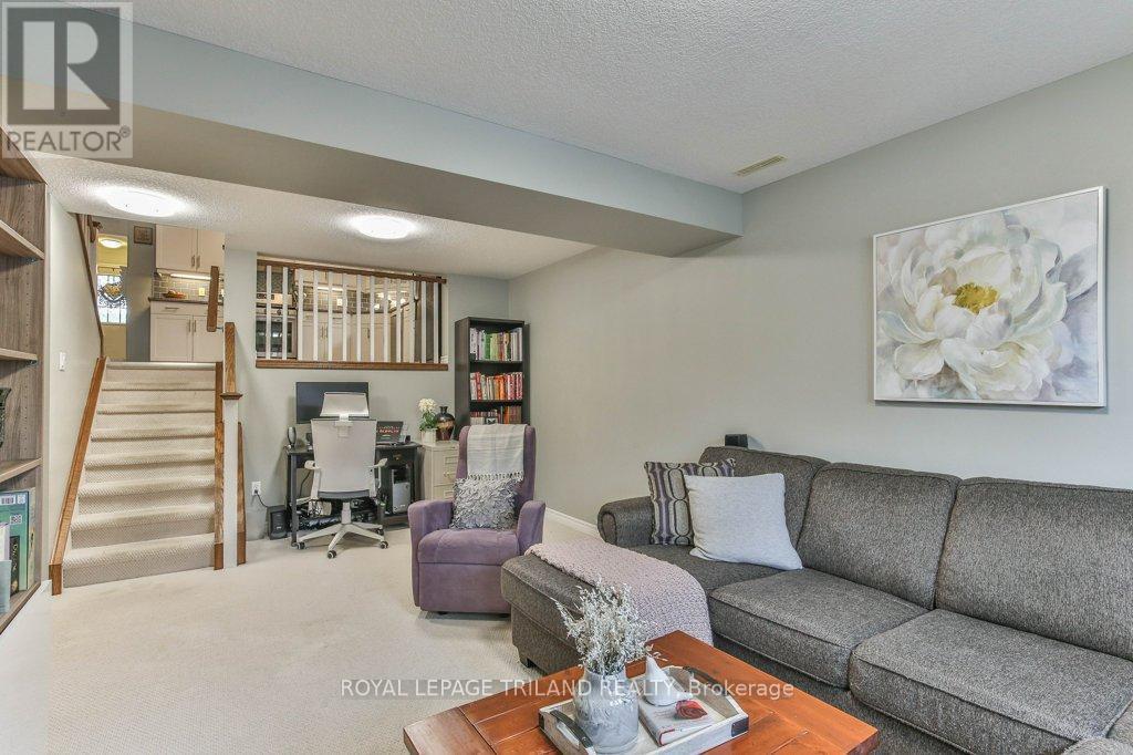 14 Alderwood Court, St. Thomas, ON - Indoor Photo Showing Living Room