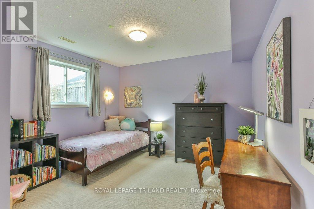 14 Alderwood Court, St. Thomas, ON - Indoor Photo Showing Bedroom