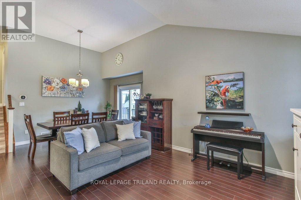 14 Alderwood Court, St. Thomas, ON - Indoor Photo Showing Living Room