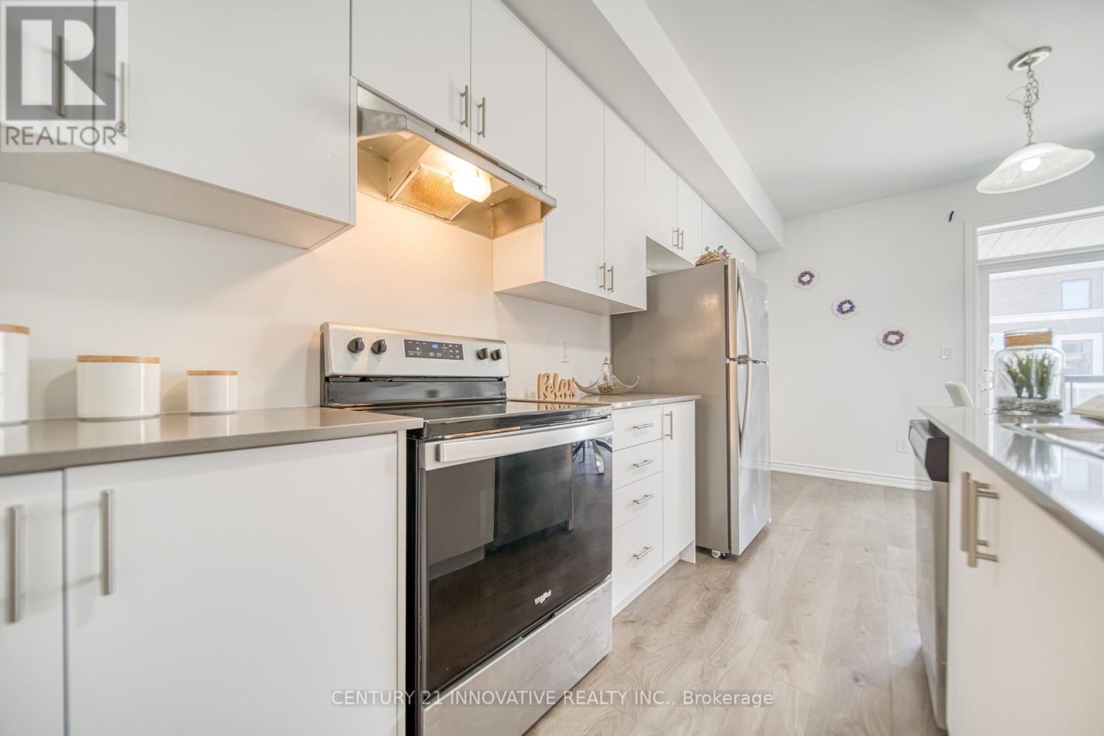 388 Okanagan Path, Oshawa, ON - Indoor Photo Showing Kitchen With Upgraded Kitchen
