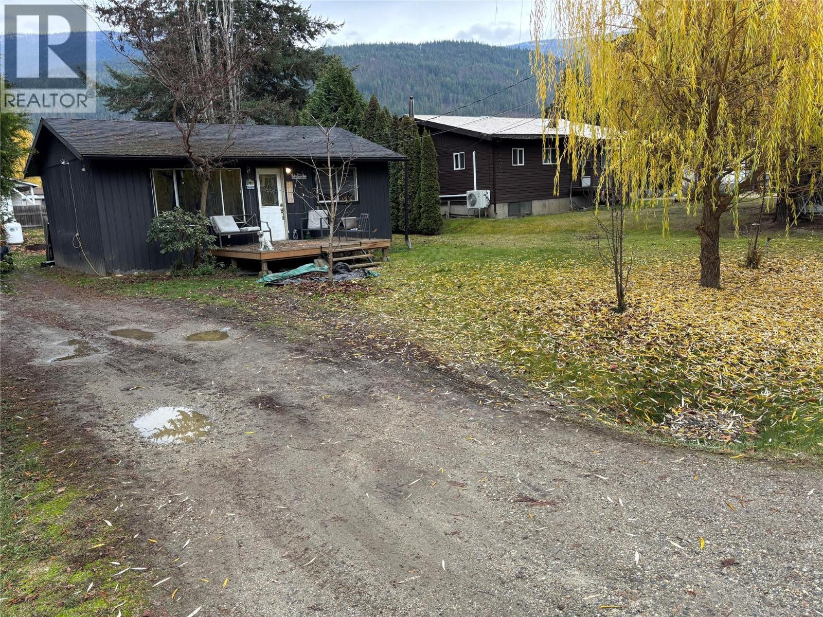 1233 Tunney Avenue, Sicamous, BC - Outdoor
