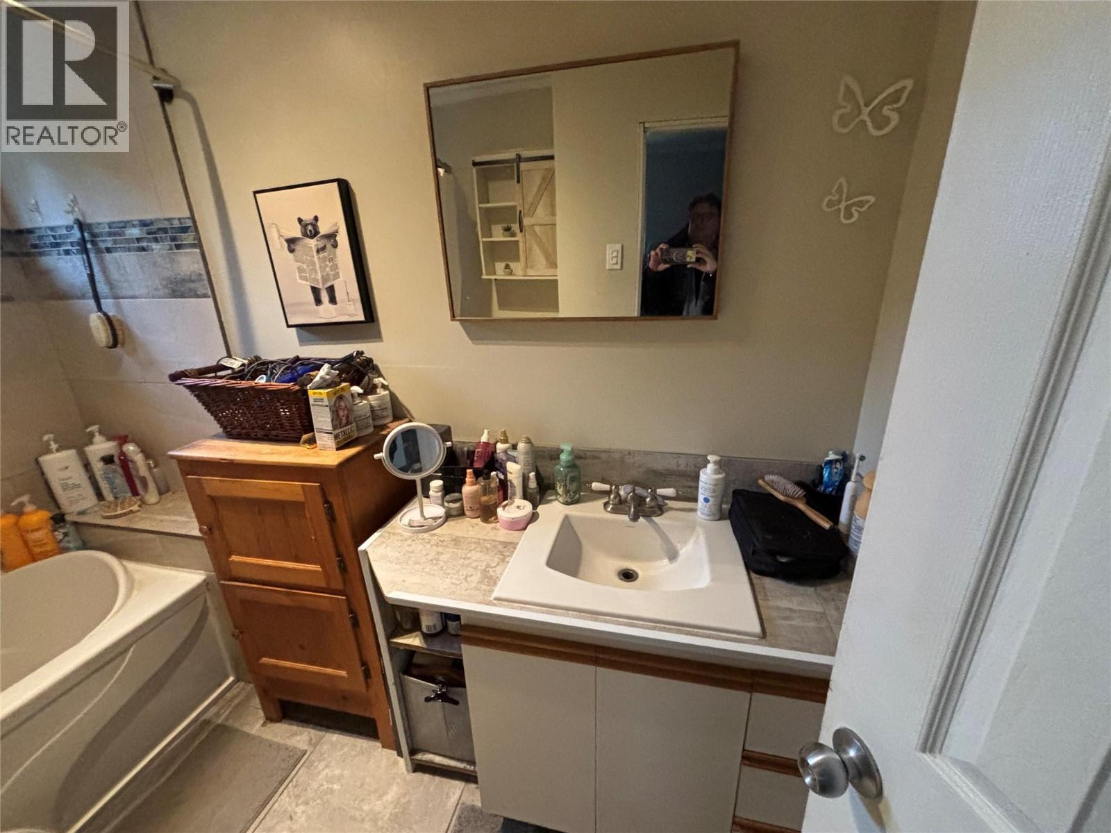 1233 Tunney Avenue, Sicamous, BC - Indoor Photo Showing Bathroom