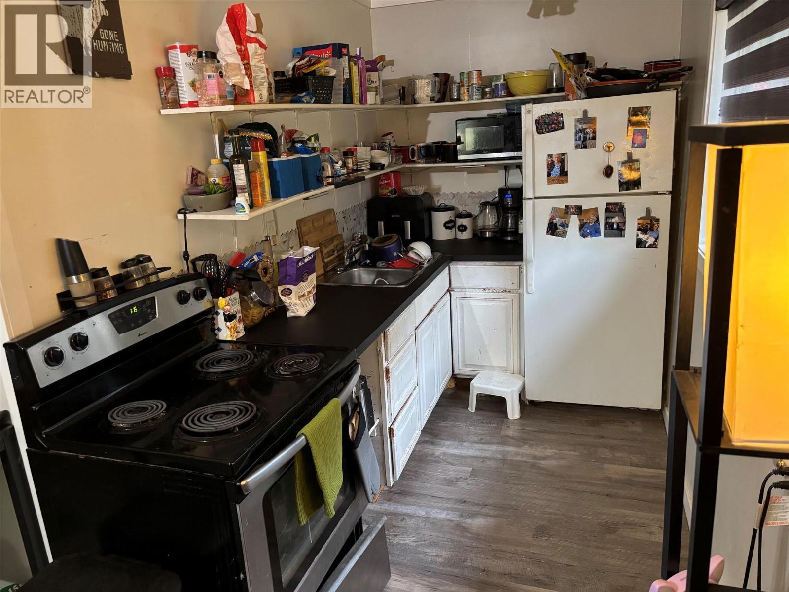 1233 Tunney Avenue, Sicamous, BC - Indoor Photo Showing Kitchen