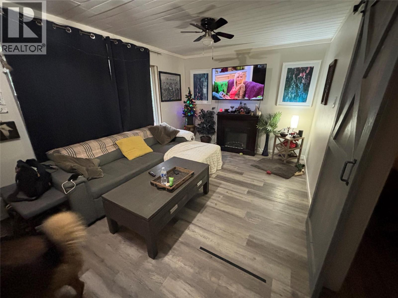 1233 Tunney Avenue, Sicamous, BC - Indoor With Fireplace