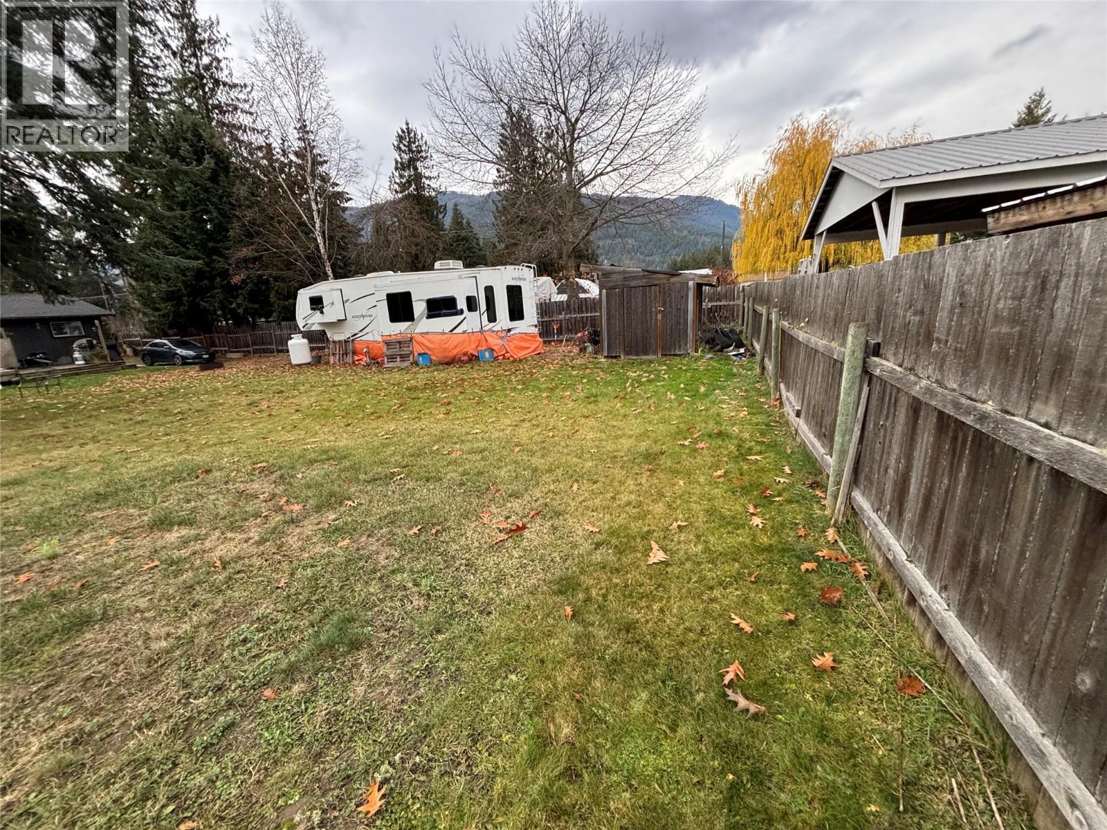 1233 Tunney Avenue, Sicamous, BC - Outdoor