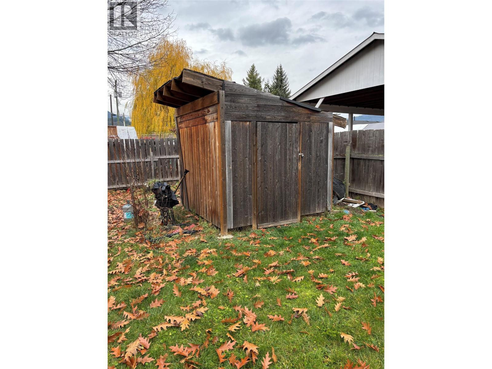 1233 Tunney Avenue, Sicamous, BC - Outdoor