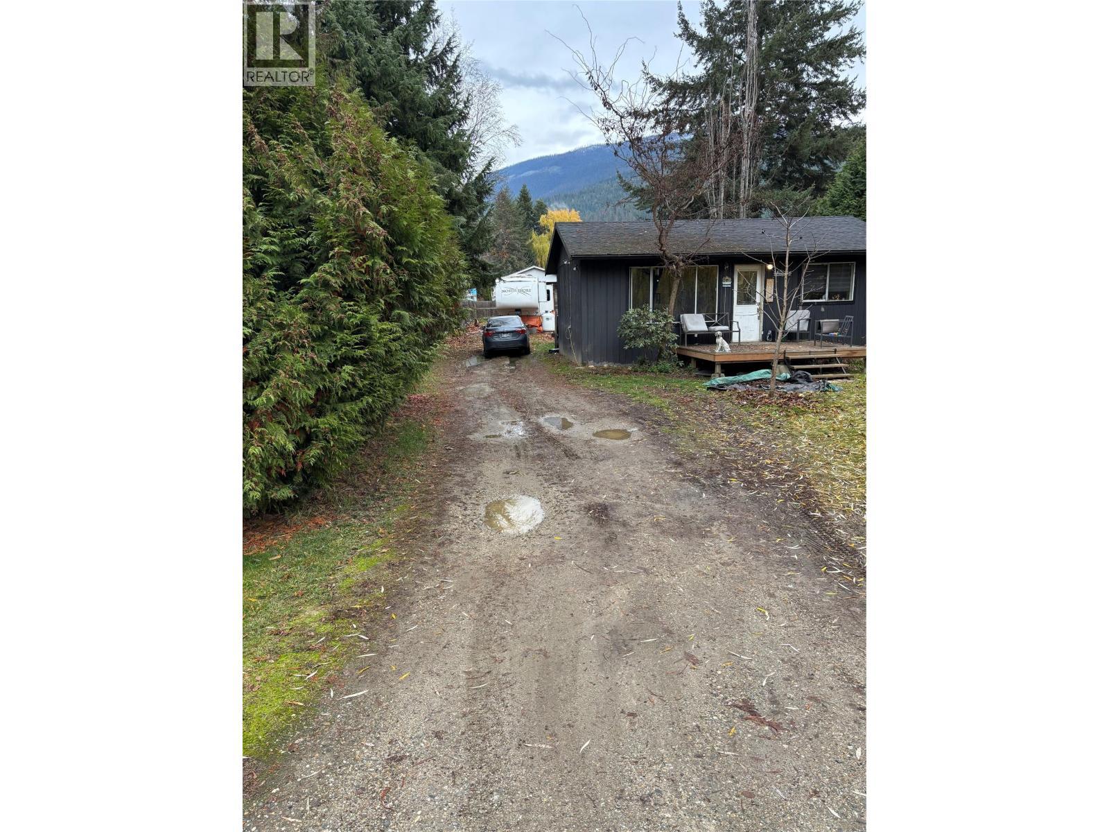1233 Tunney Avenue, Sicamous, BC - Outdoor
