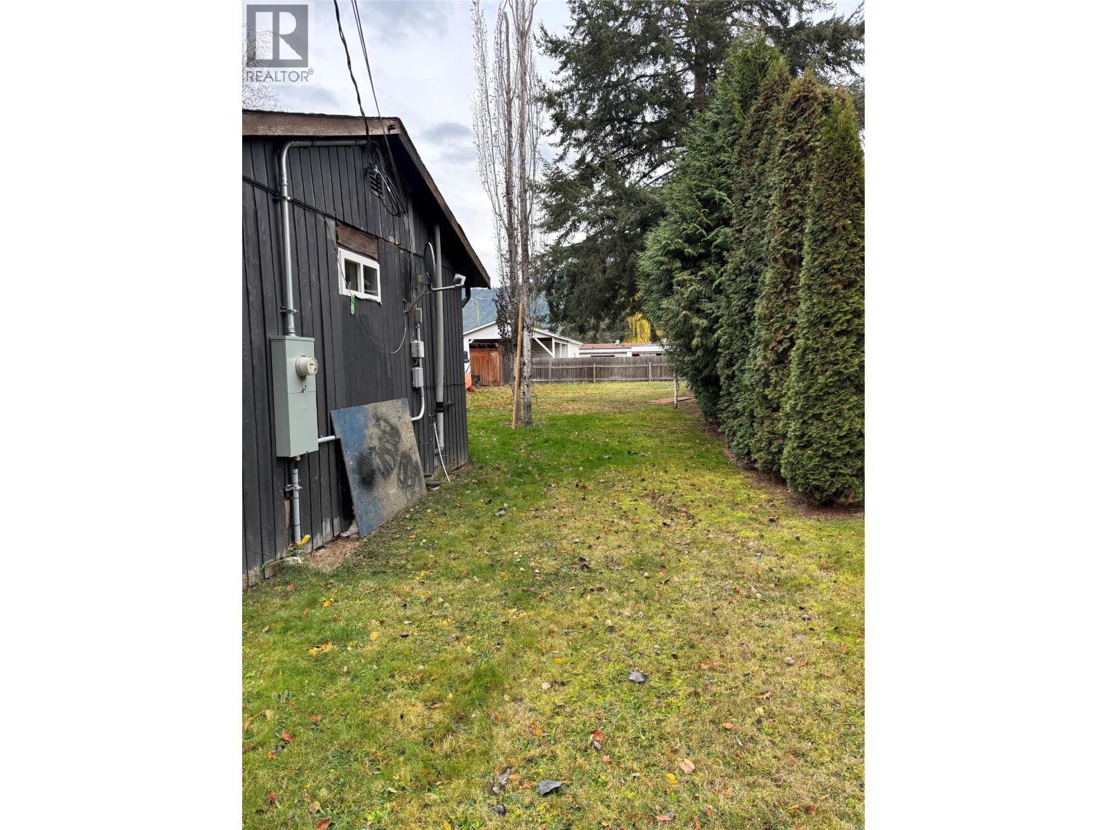 1233 Tunney Avenue, Sicamous, BC - Outdoor