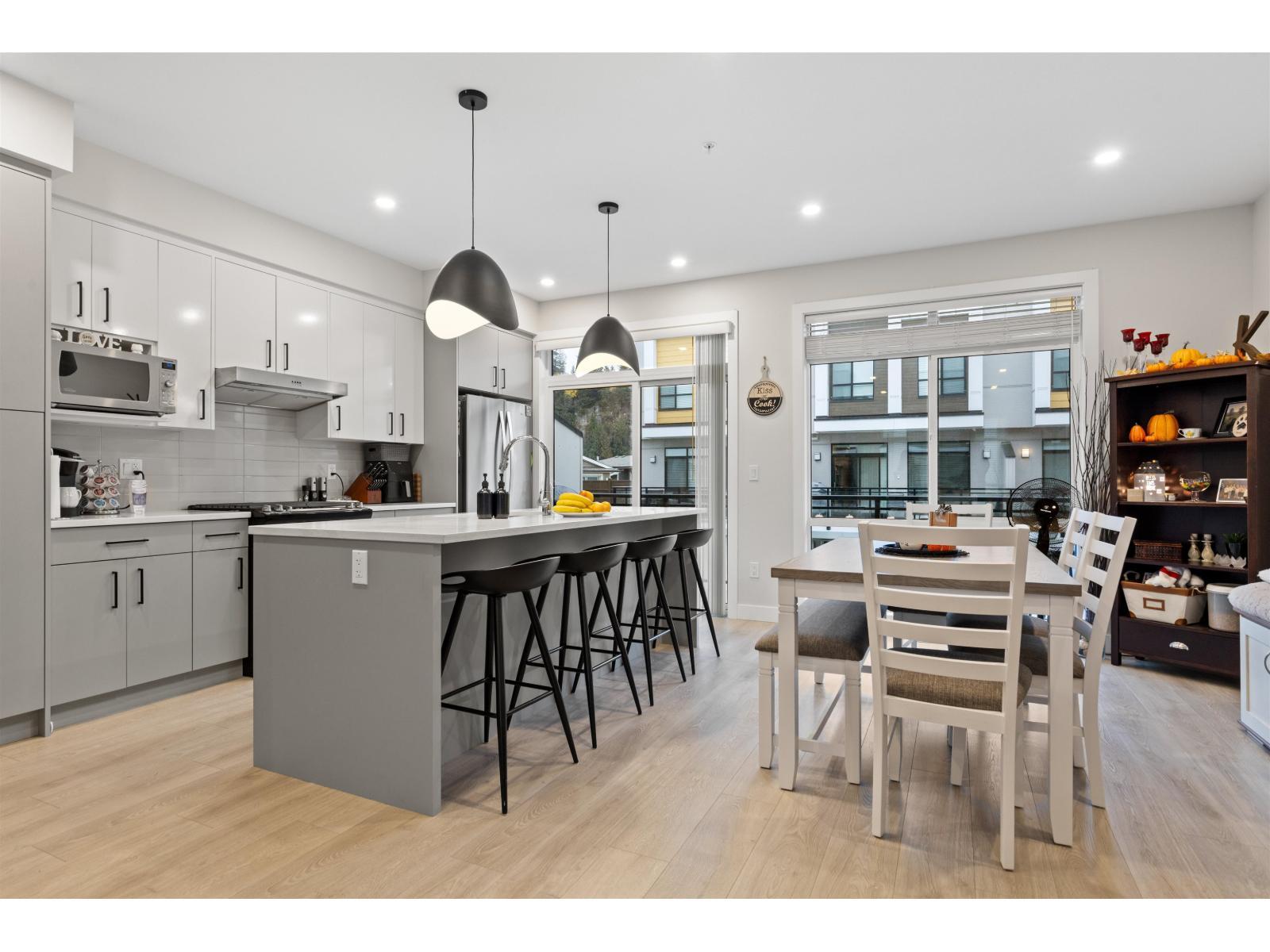 211 46150 Thomas Road|Vedder Crossing, Chilliwack, BC - Indoor Photo Showing Other Room