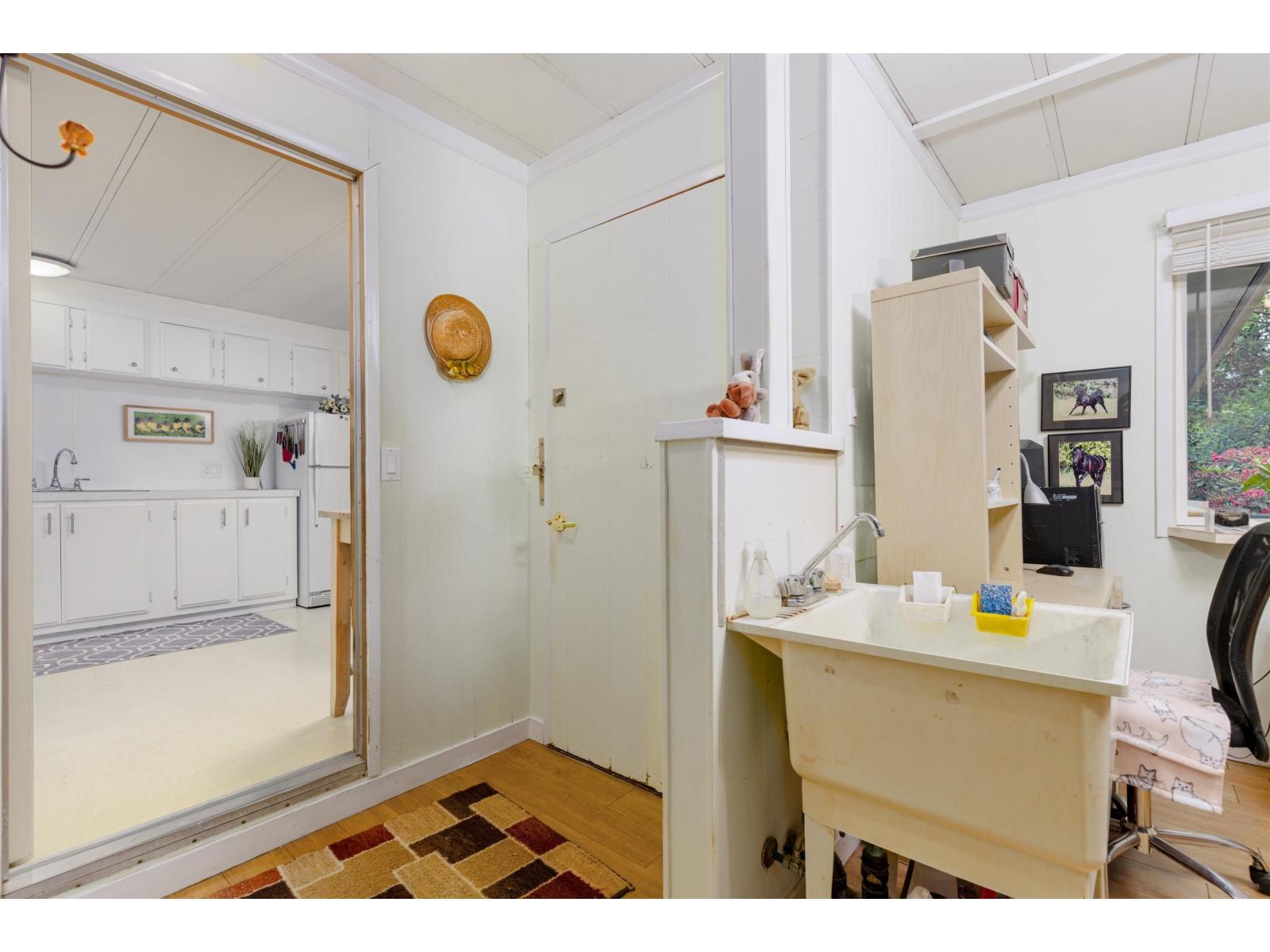 2161 Martens Street, Abbotsford, BC - Indoor