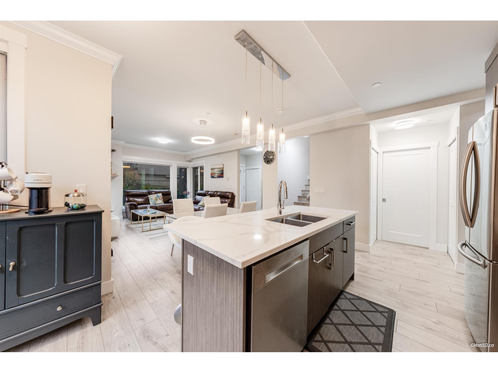 207 13799 101 Avenue, Surrey, BC - Indoor Photo Showing Kitchen With Double Sink