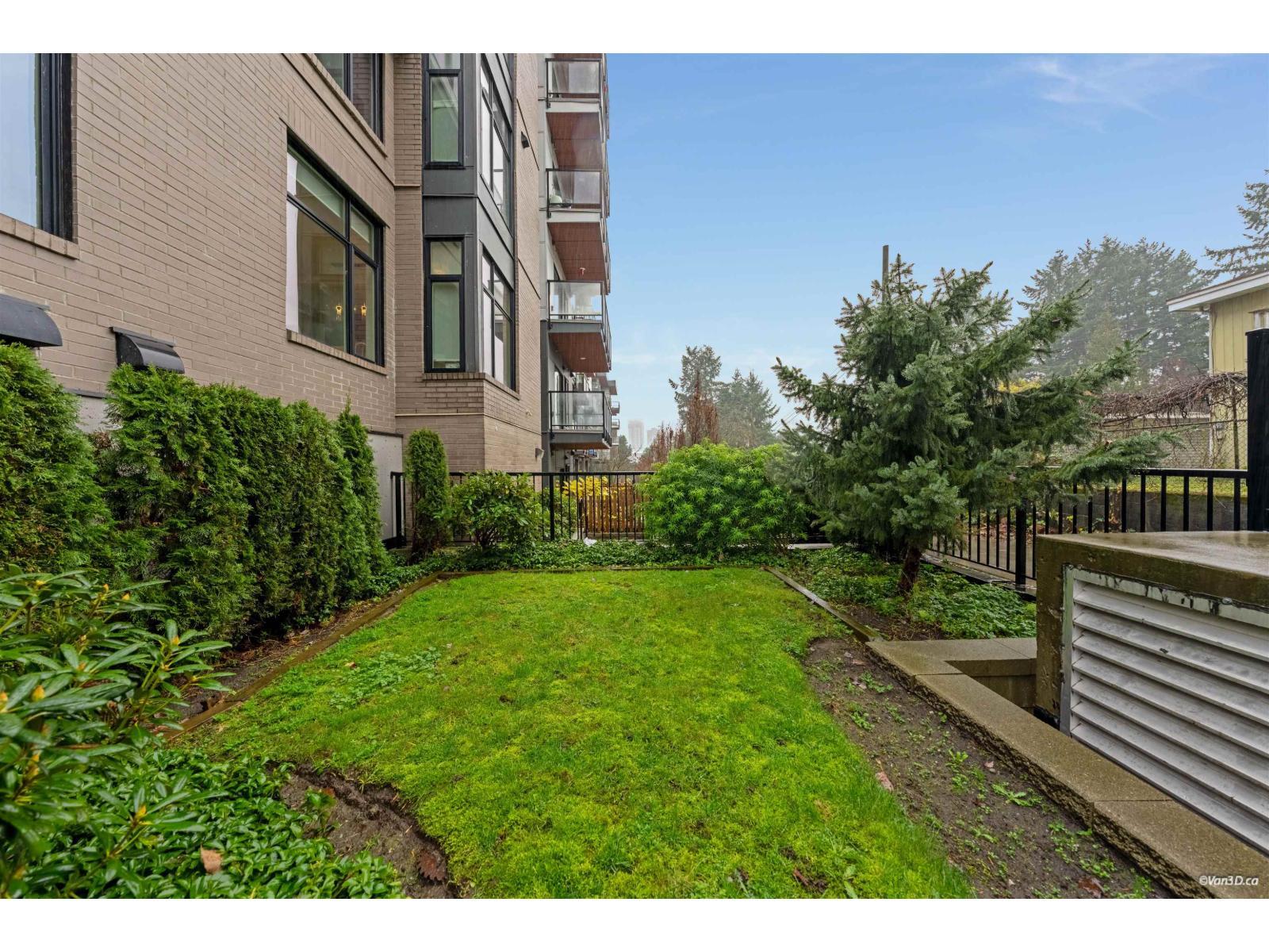 207 13799 101 Avenue, Surrey, BC - Outdoor