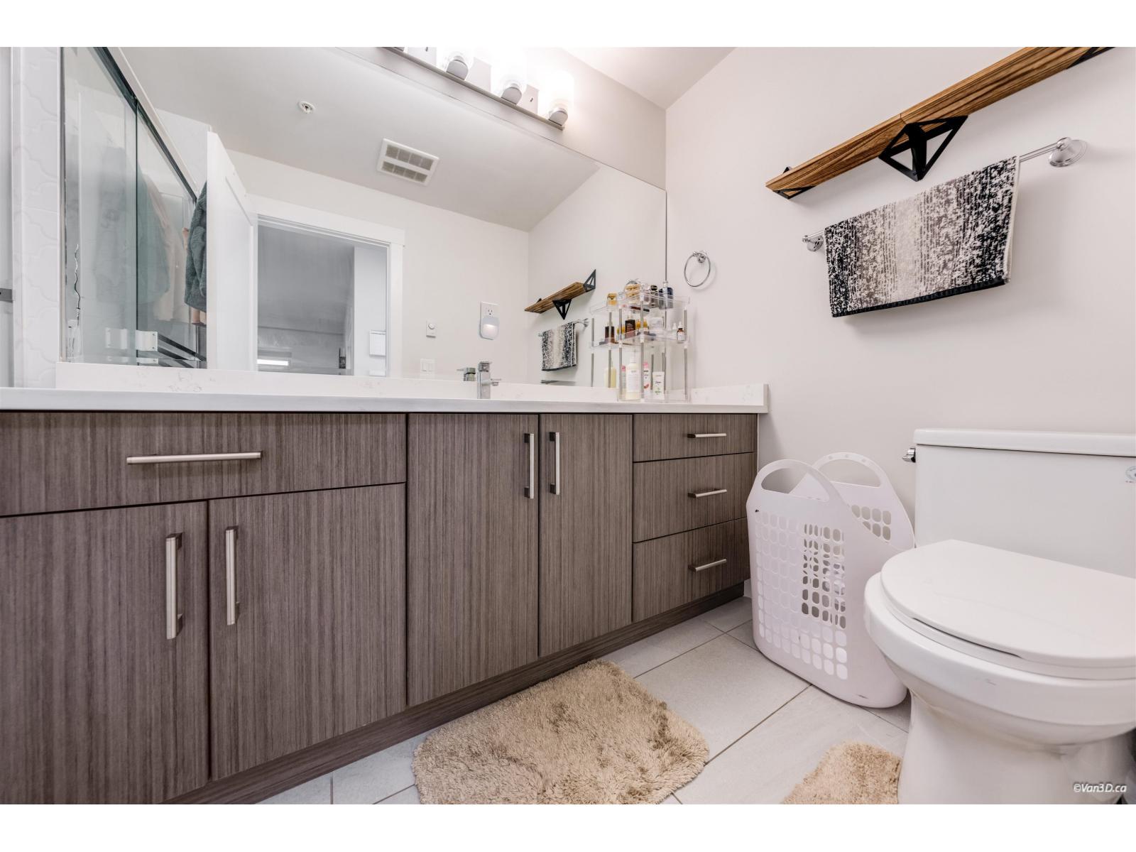 207 13799 101 Avenue, Surrey, BC - Indoor Photo Showing Bathroom