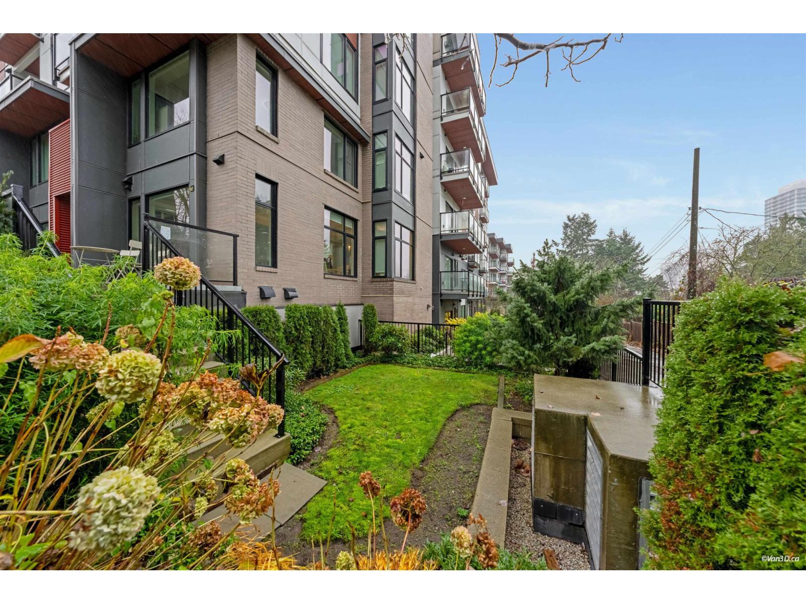 207 13799 101 Avenue, Surrey, BC - Outdoor