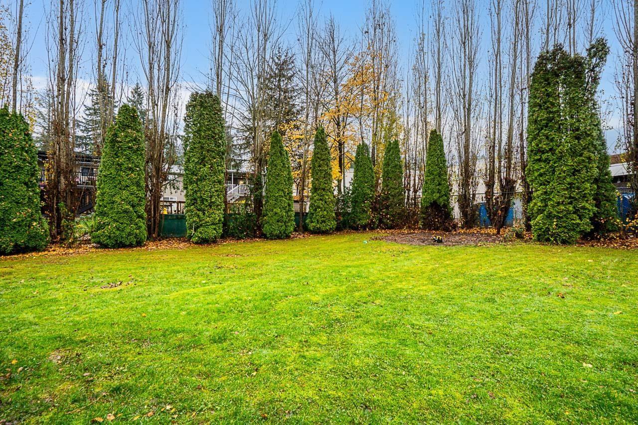 20510 48A Avenue, Langley, BC - Indoor Photo Showing Living Room With Fireplace