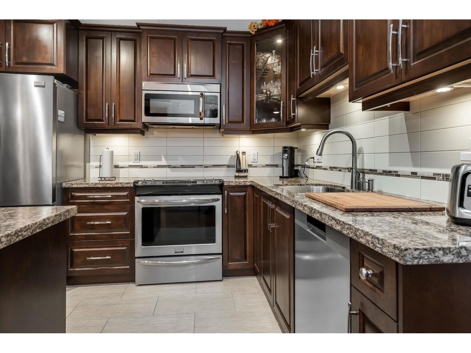 357 8258 207A Street, Langley, BC - Indoor Photo Showing Kitchen With Stainless Steel Kitchen With Upgraded Kitchen