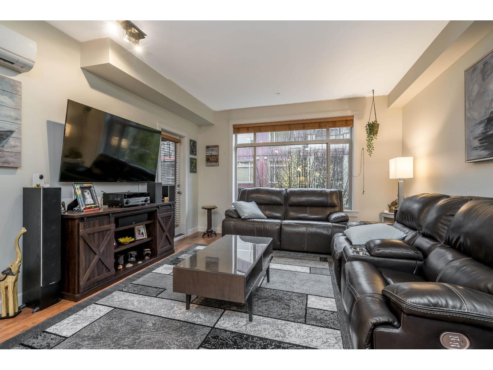 357 8258 207A Street, Langley, BC - Indoor Photo Showing Living Room